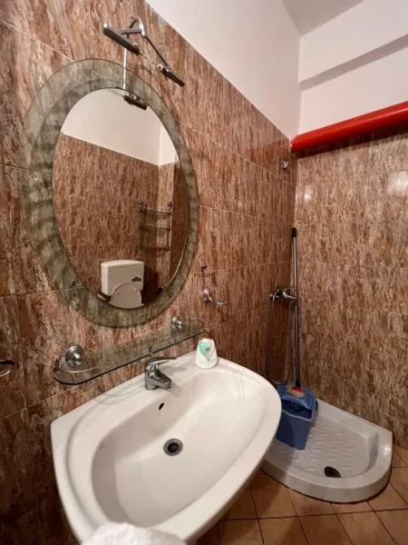 Vlore, jepet me qera apartament 1+1 Kati 4, 70 m² 500 € (LUNGOMARE)