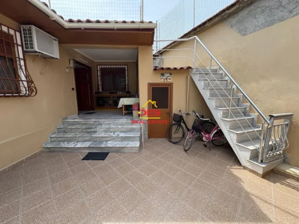 Vlore, shitet shtepi 2+1+Ballkon Kati 0, 64 m² 135.000 € (Lagjja 28 Nëntori)