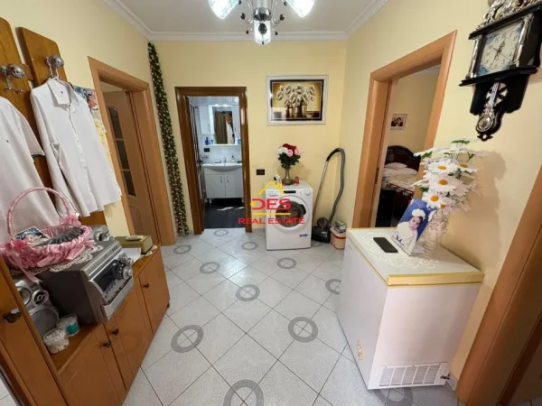 Vlore, shitet shtepi 2+1+Ballkon Kati 0, 64 m² 135.000 € (Lagjja 28 Nëntori)