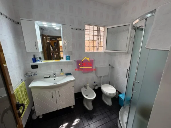 Vlore, shitet shtepi 2+1+Ballkon Kati 0, 64 m² 135.000 € (Lagjja 28 Nëntori)