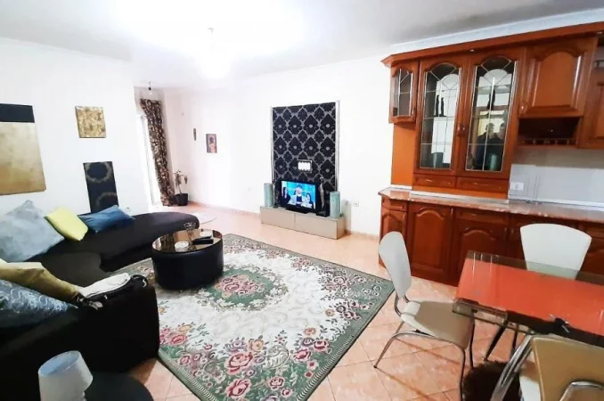 Tirane, jepet me qera apartament 2+1 Kati 3, 115 m² 700 € (Zogu I Zi)
