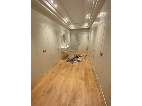 Tirane, shitet apartament 3+1 Kati 3, 181 m² 385.000 € (Fusha e Aviacionit)