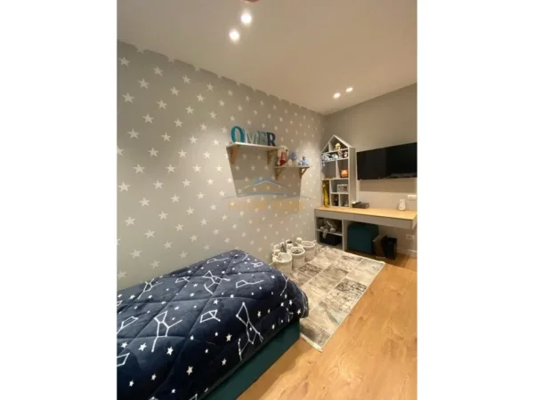 Tirane, shitet apartament 3+1 Kati 3, 181 m² 385.000 € (Fusha e Aviacionit)