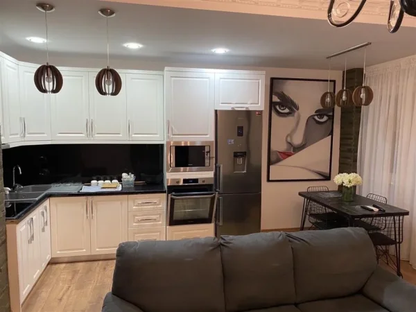 Tirane, jepet me qera apartament 2+1 Kati 5, 114 m² 700 € (SYRI TV)