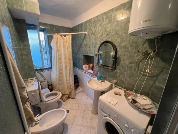 Tirane, jepet me qera apartament 2+1 Kati 2, 75 m² 450 €