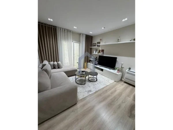 Tirane, jap me qera apartament 2+1+Ballkon Kati 2, 140 m² 800 € (Don Bosko)