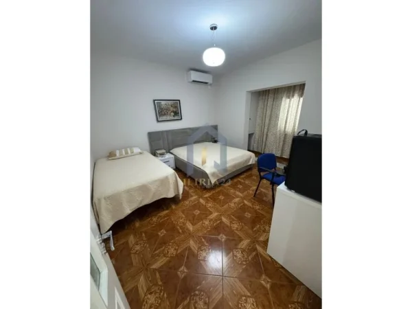 Tirane, jap me qera apartament 2+1+Ballkon Kati 2, 140 m² 800 € (Don Bosko)