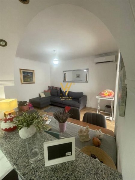 Tirane, jepet me qera apartament 1+1+Ballkon Kati 4, 56 m² 500 € (FERIT XHAJKO)