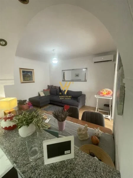 Tirane, jepet me qera apartament 1+1+Ballkon Kati 4, 56 m² 500 € (FERIT XHAJKO)