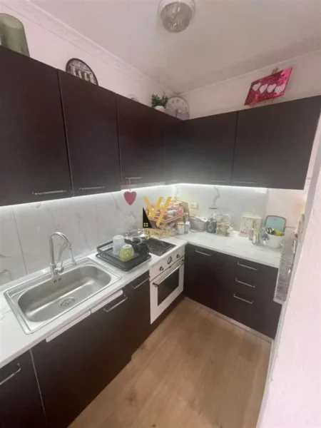 Tirane, jepet me qera apartament 1+1+Ballkon Kati 4, 56 m² 500 € (FERIT XHAJKO)