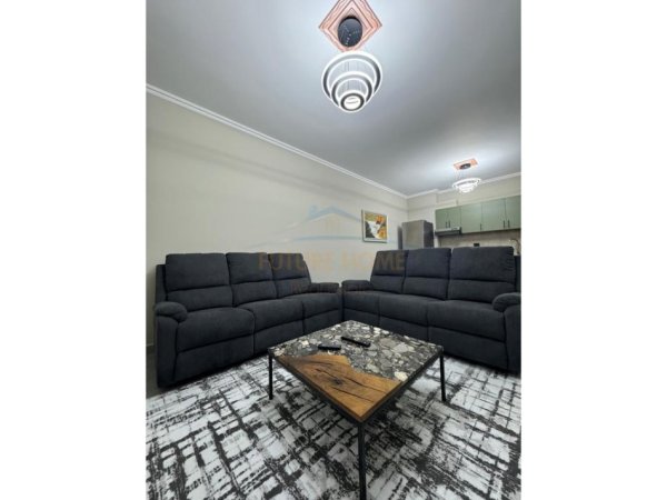 Tirane, jepet me qera apartament 1+1 Kati 4, 75 m² 450 € (Fresk , Rruga Shefqet Kuka)