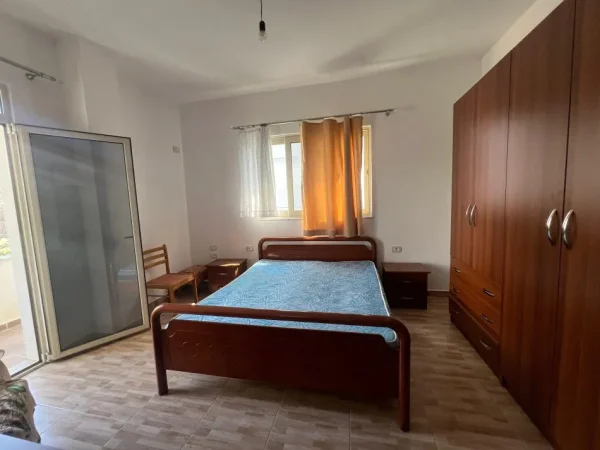 Tirane, jepet me qera apartament 2+1+Ballkon Kati 1, 112 m² 350 € (rruga kodra e priftit)