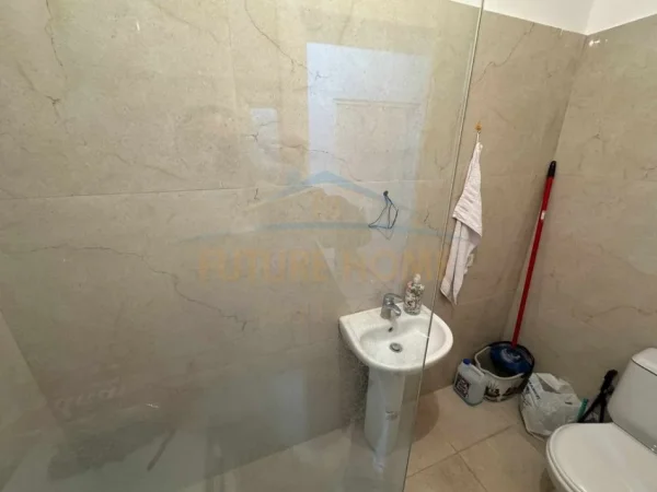 Tirane, shitet apartament 1+1 Kati 1, 53 m² 85.000 € (Kompleksi Fratari) UNA57283