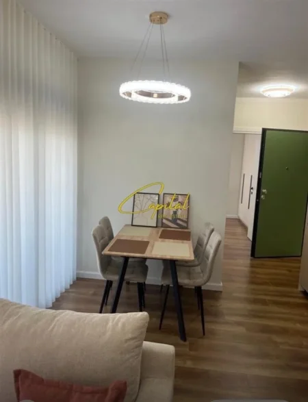 Tirane, jepet me qera apartament 1+1 Kati 6, 65 m² 650 € (PAZARI I RI)