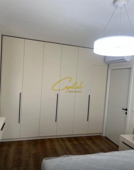 Tirane, jepet me qera apartament 1+1 Kati 6, 65 m² 650 € (PAZARI I RI)