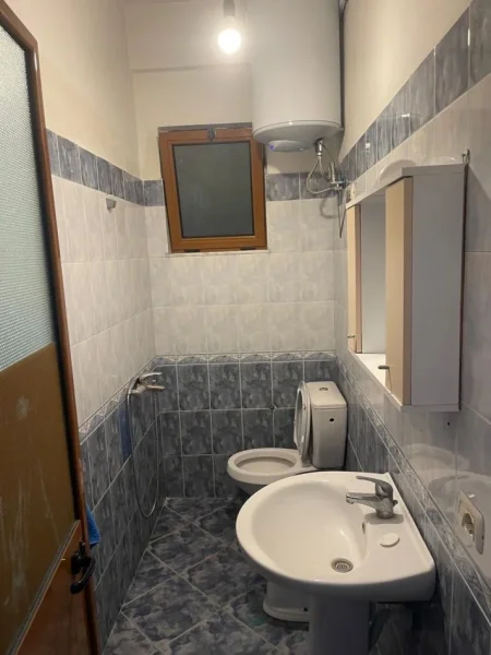 Tirane, jepet me qera apartament 1+1 Kati 1, 65 m² 380 € (Don bosko)