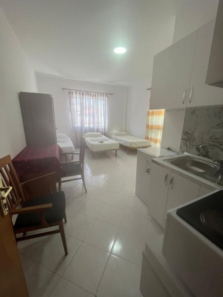 Tirane, jepet me qera nga Pronari, pa-komision Kati 2, 330 € 