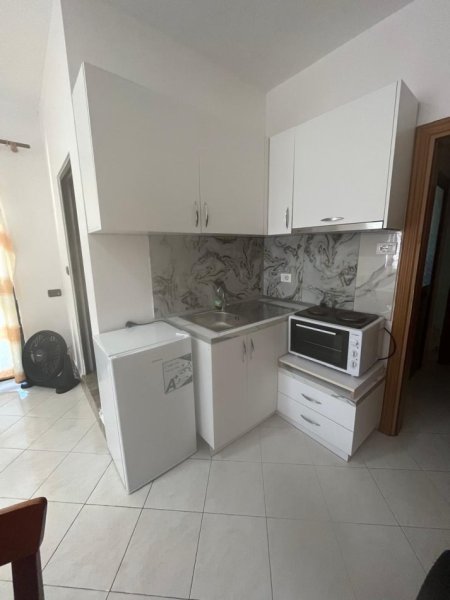 Tirane, jepet me qera nga Pronari, pa-komision Kati 2, 330 € 