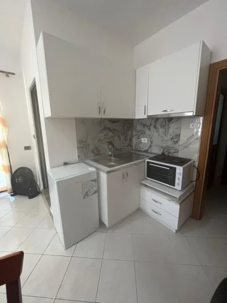 Tirane, jepet me qera nga Pronari, pa-komision Kati 2, 330 € 