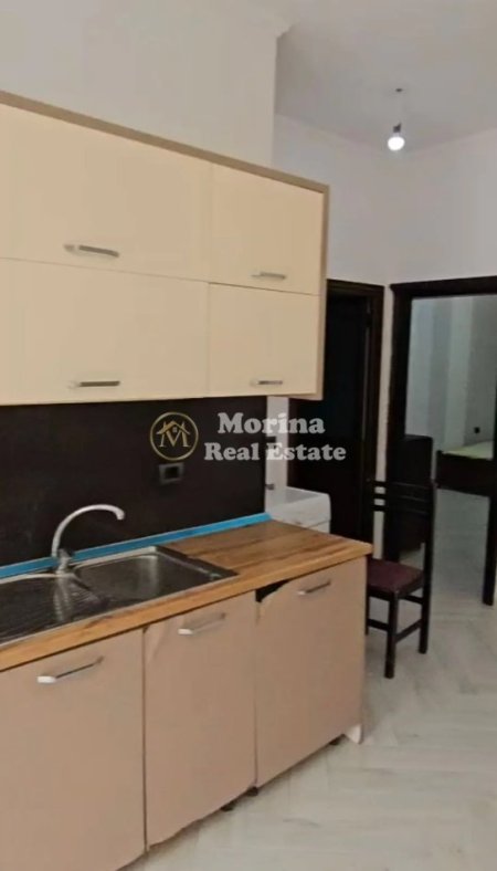 Tirane, jepet me qera apartament 2+1 Kati 1, 90 m² 400 € (Laprake)