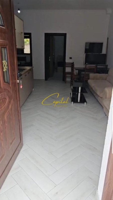 Tirane, jepet me qera apartament 2+1 Kati 1, 100 m² 400 € (LAPRAKE)