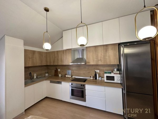Tirane, jepet me qera apartament 1+1 Kati 10, 70 m² 750 € (Komunen E Parisit)