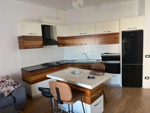 APARTAMENT 1+1 ME QIRA  500 € (KOPSHTI BOTANIK)