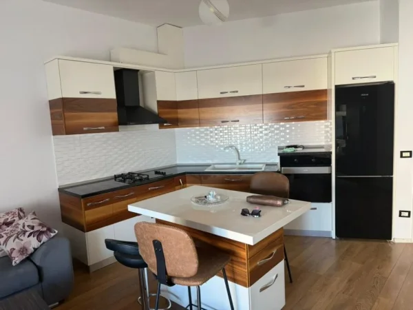 APARTAMENT 1+1 ME QIRA  500 € (KOPSHTI BOTANIK)