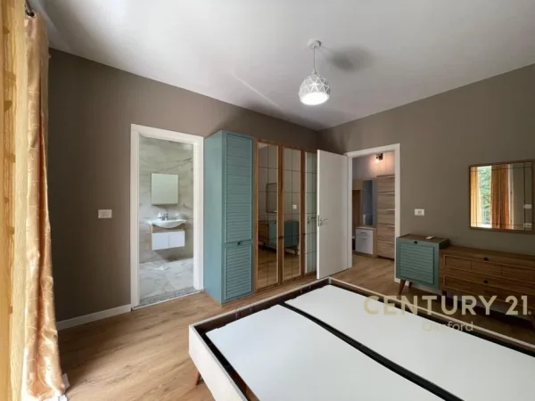 Tirane, jepet me qera apartament 2+1 Kati 2, 123 m² 1.000 € (KOPSHTI BOTANIK)