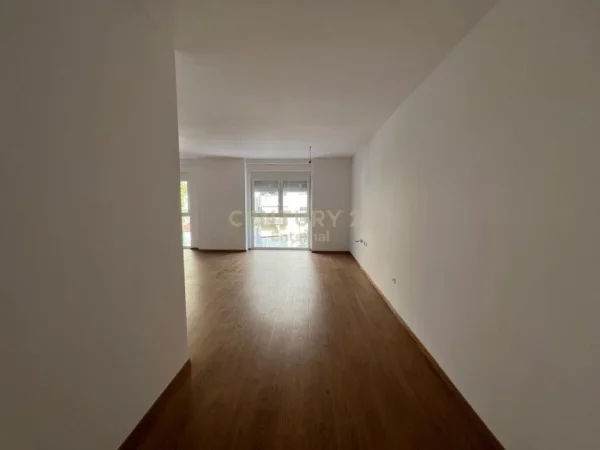 Tirane, jepet me qera zyre Kati 2, 119 m² 1.000 € (Garden Side Residence Prane Air Albania)