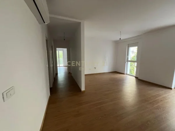 Tirane, jepet me qera zyre Kati 2, 119 m² 1.000 € (Garden Side Residence Prane Air Albania)