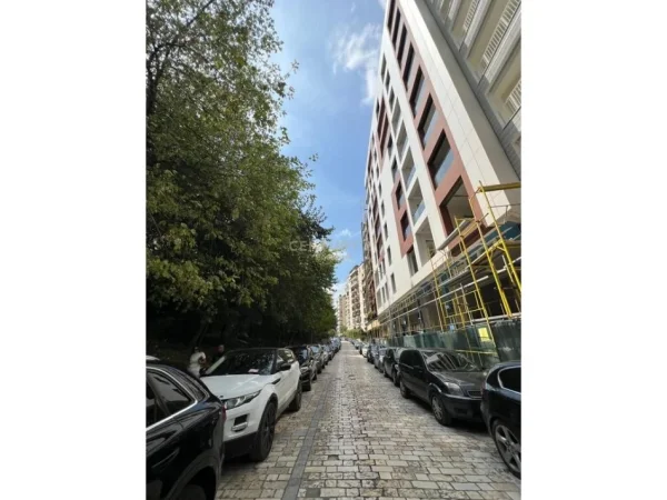 Tirane, jepet me qera zyre Kati 2, 119 m² 1.000 € (Garden Side Residence Prane Air Albania)