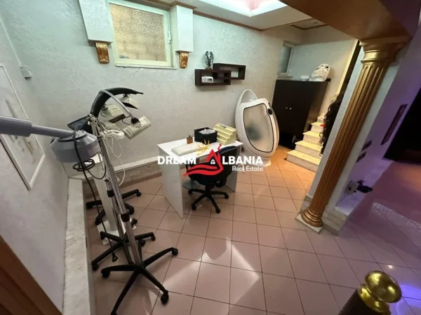 Tirane, jepet me qera ambjent biznesi , 150 m² 1.200 € (Mine Peza)