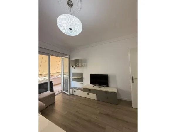 Tirane, jepet me qera apartament 1+1 Kati 3, 73 m² 650 € (kodra e diellit)