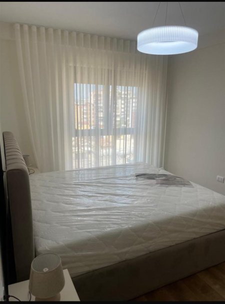 Tirane, jap me qera apartament 1+1+Ballkon Kati 6, 65 m² 650 € (afer Shkolles se Kuqe)