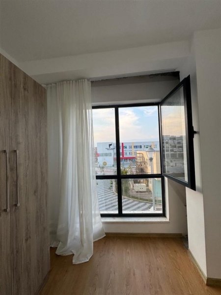 Tirane, jepet me qera apartament 3+1 Kati 4, 133 m² 500 € (5 MAJ)