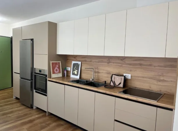 Tirane, jap me qera apartament 1+1+Ballkon Kati 6, 65 m² 650 € (afer Shkolles se Kuqe)