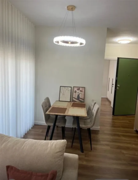 Tirane, jap me qera apartament 1+1+Ballkon Kati 6, 65 m² 650 € (afer Shkolles se Kuqe)