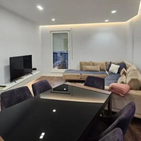 Tirane, jepet me qera apartament 2+1 Kati 7, 120 m² 750 € (Rruga Muzaket)