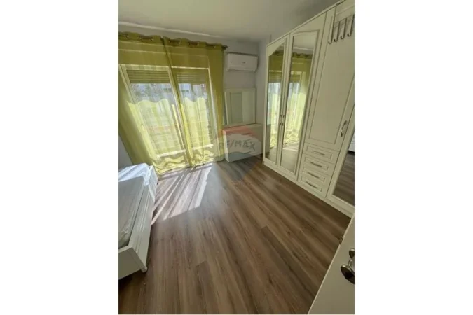 Tirane, jepet me qera apartament 2+1+Ballkon , 105 m² 750 € (Liqeni i Thate)