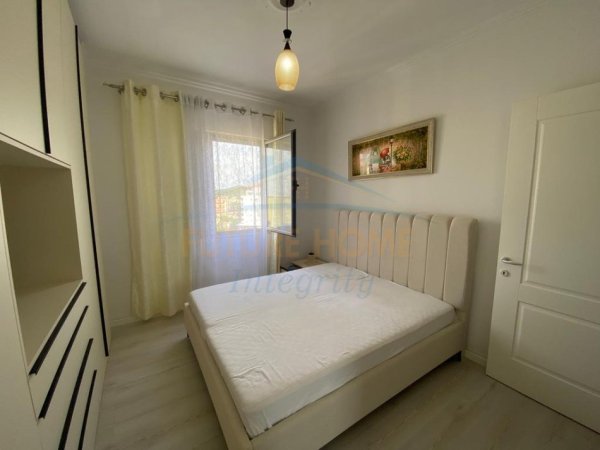 Tirane, shitet apartament 2+1+Ballkon Kati 4, 93 m² 135.000 € (Fresk)