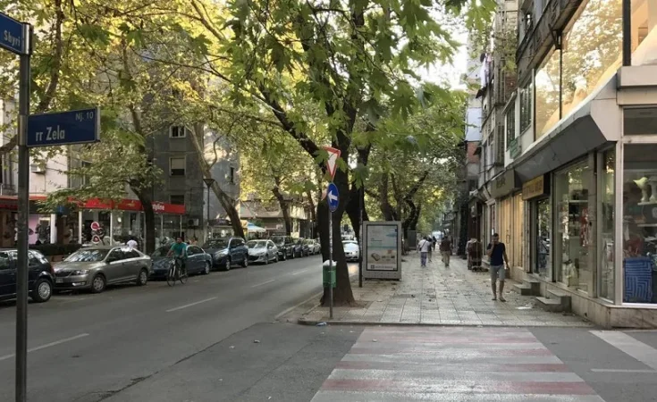 Tirane, jepet me qera zyre Kati 4, 214 m² 1.500 € (Myslym Shyri)