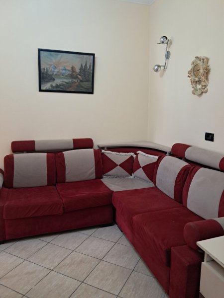 Tirane, jepet me qera apartament 2+1 Kati 4, 80 m² 450 € (Rruga 5 maji)