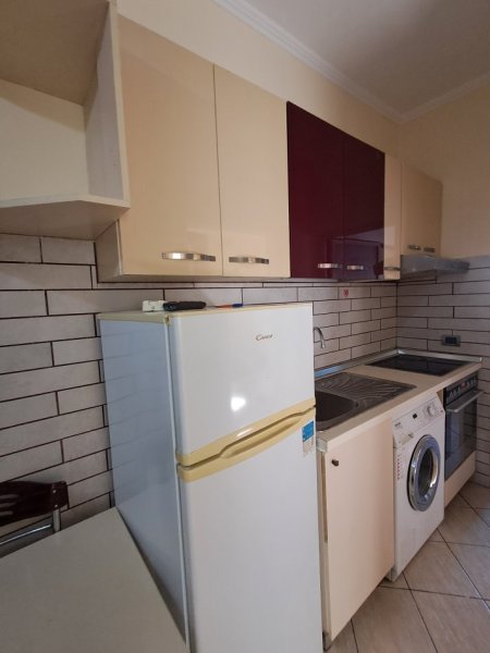Tirane, jepet me qera apartament 2+1 Kati 4, 80 m² 450 € (Rruga 5 maji)