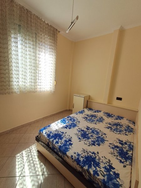 Tirane, jepet me qera apartament 2+1 Kati 4, 80 m² 450 € (Rruga 5 maji)