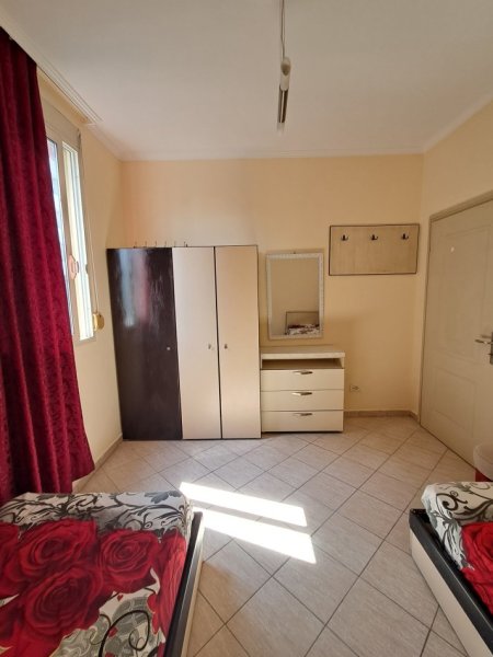Tirane, jepet me qera apartament 2+1 Kati 4, 80 m² 450 € (Rruga 5 maji)