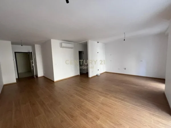 Tirane, jepet me qera zyre Kati 2, 119 m² 1.000 € (Rr.e Elbasanit)