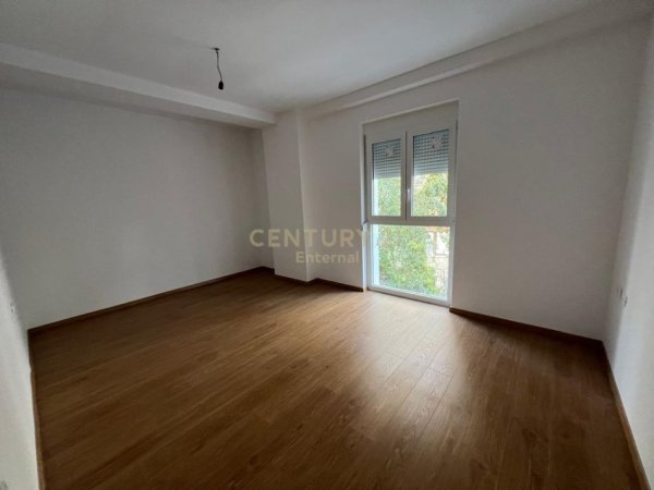 Tirane, jepet me qera zyre Kati 2, 119 m² 1.000 € (Rr.e Elbasanit)