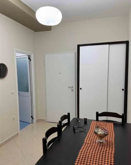 Tirane, jepet me qera apartament 1+1+Ballkon Kati 3, 70 m² 400 € 