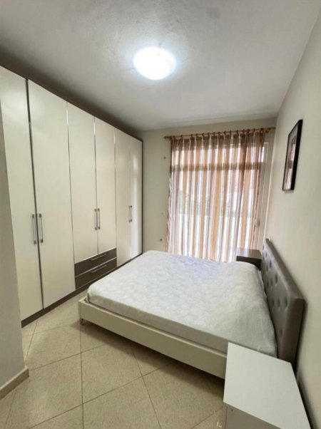 Tirane, jepet me qera apartament 1+1+Ballkon Kati 3, 70 m² 400 € 